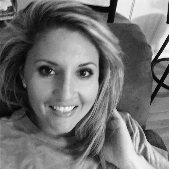 Meet your Posher, Amanda - Picture 2 of 2